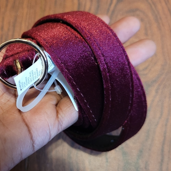 Old navy maroon belt size large - Picture 1 of 2